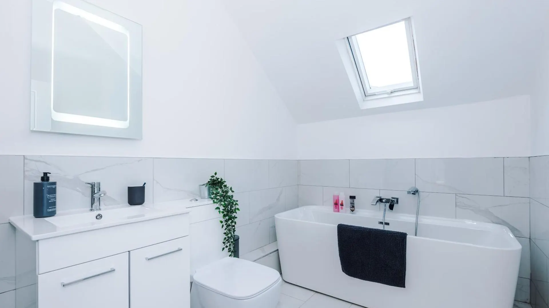 The Gatsby In Harrogate 3 Bedrooms - Parking شقة