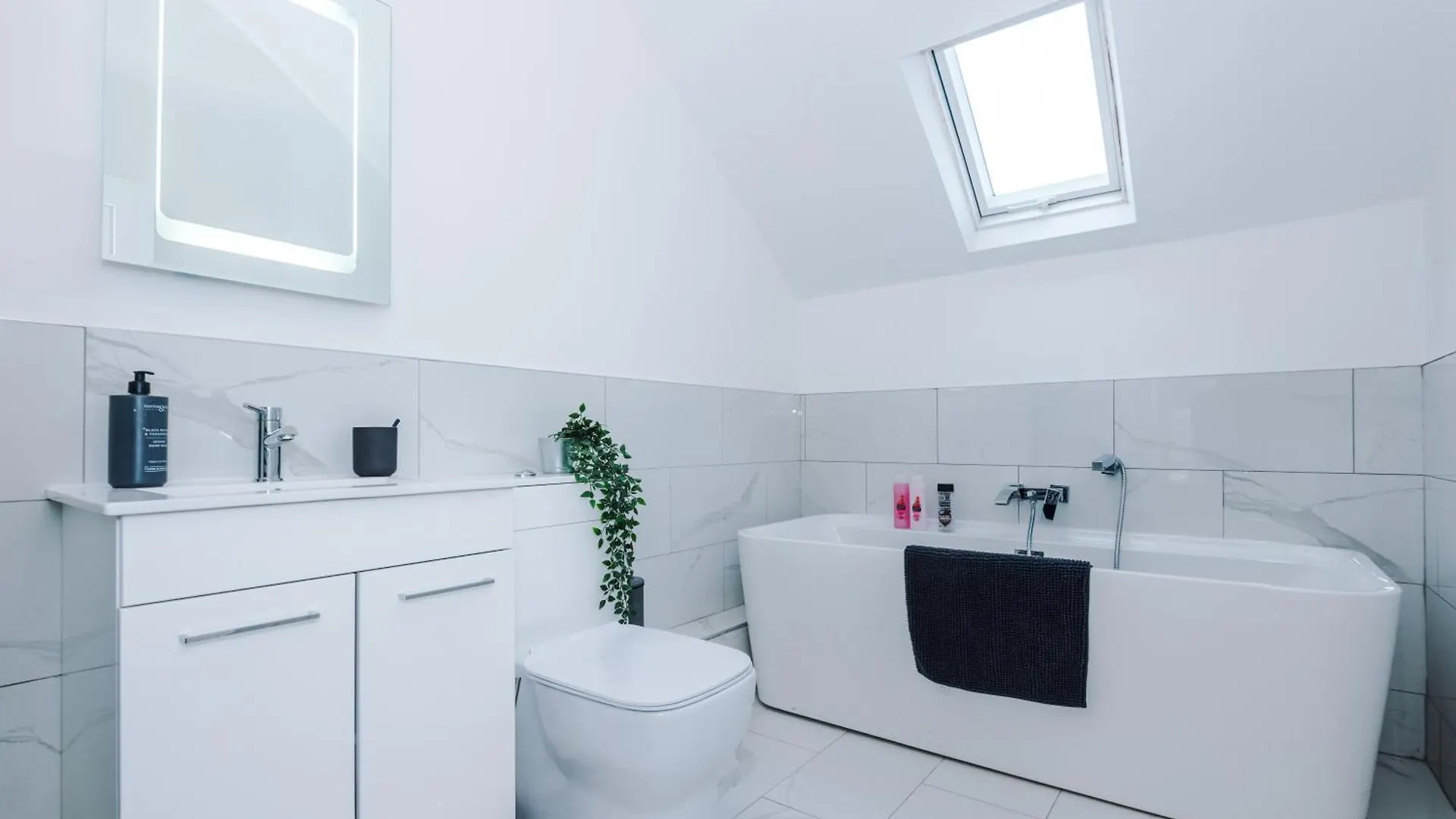 The Gatsby In Harrogate 3 Bedrooms - Parking